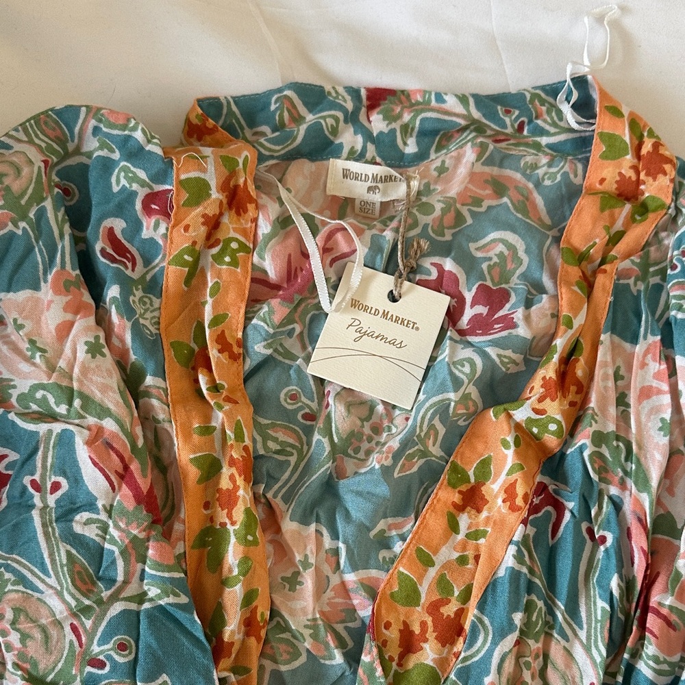 World Market Floral Kimono Robe with Tie New with Tags - Picture 2 of 5